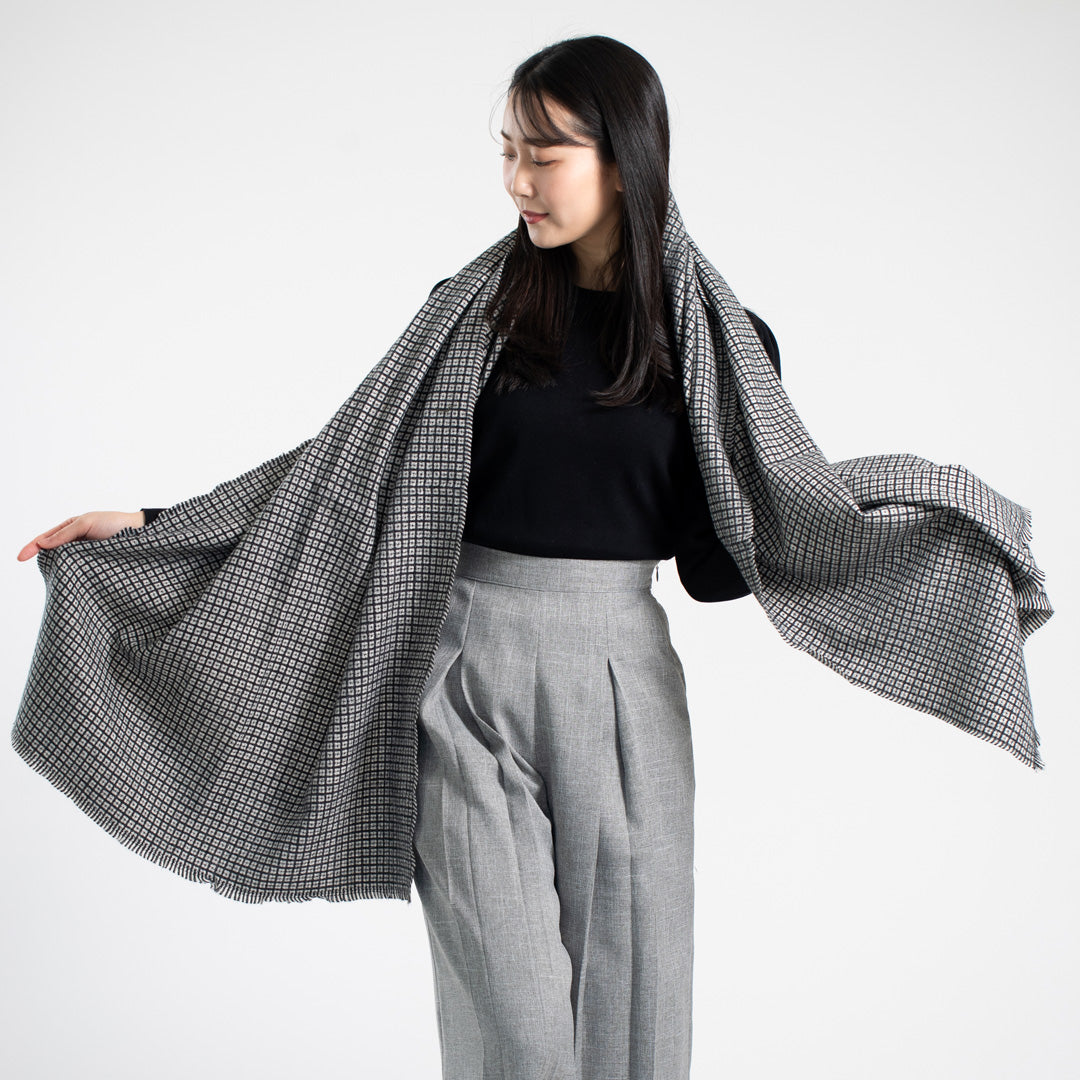 Indian Yak wool Scarf - Black and White Check