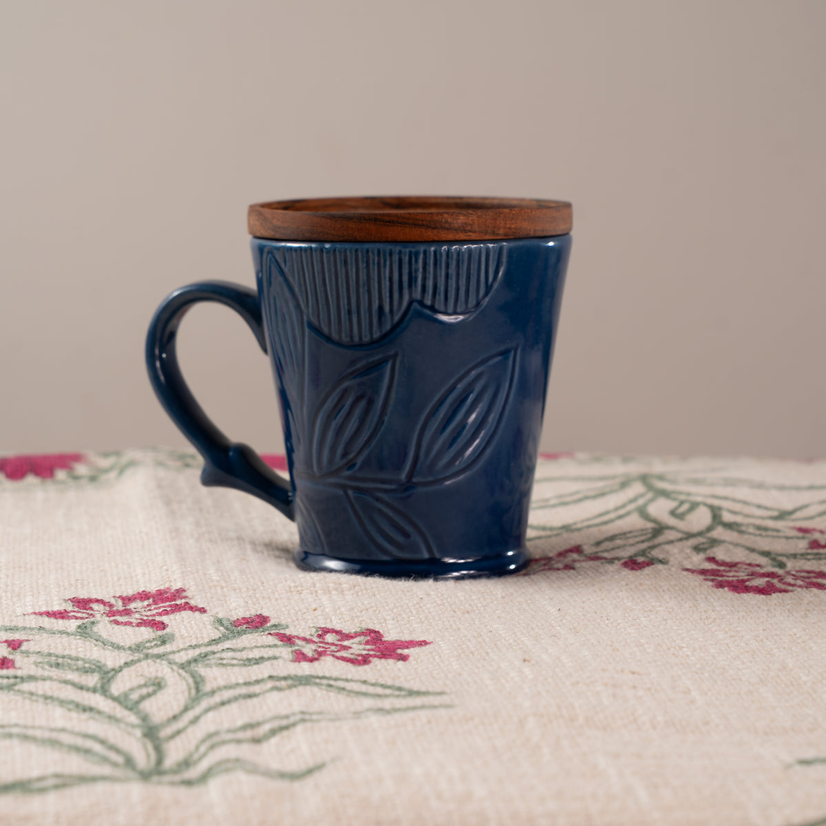 Neela Kopi Mug with Lid