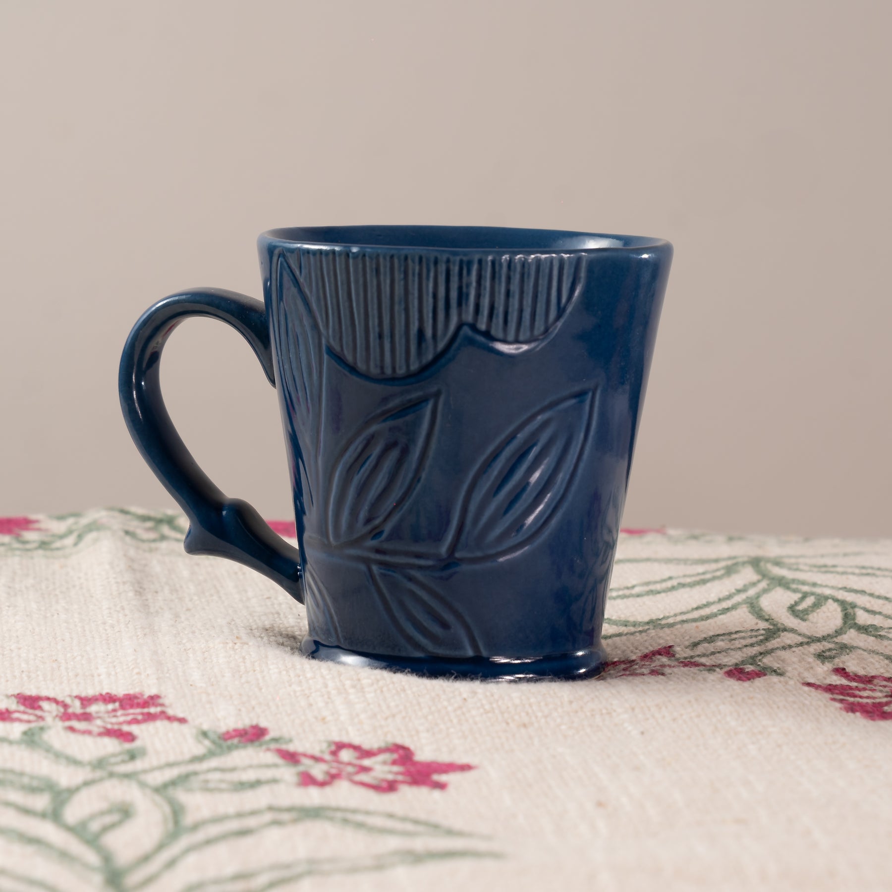 Neela Kopi Mug with Lid