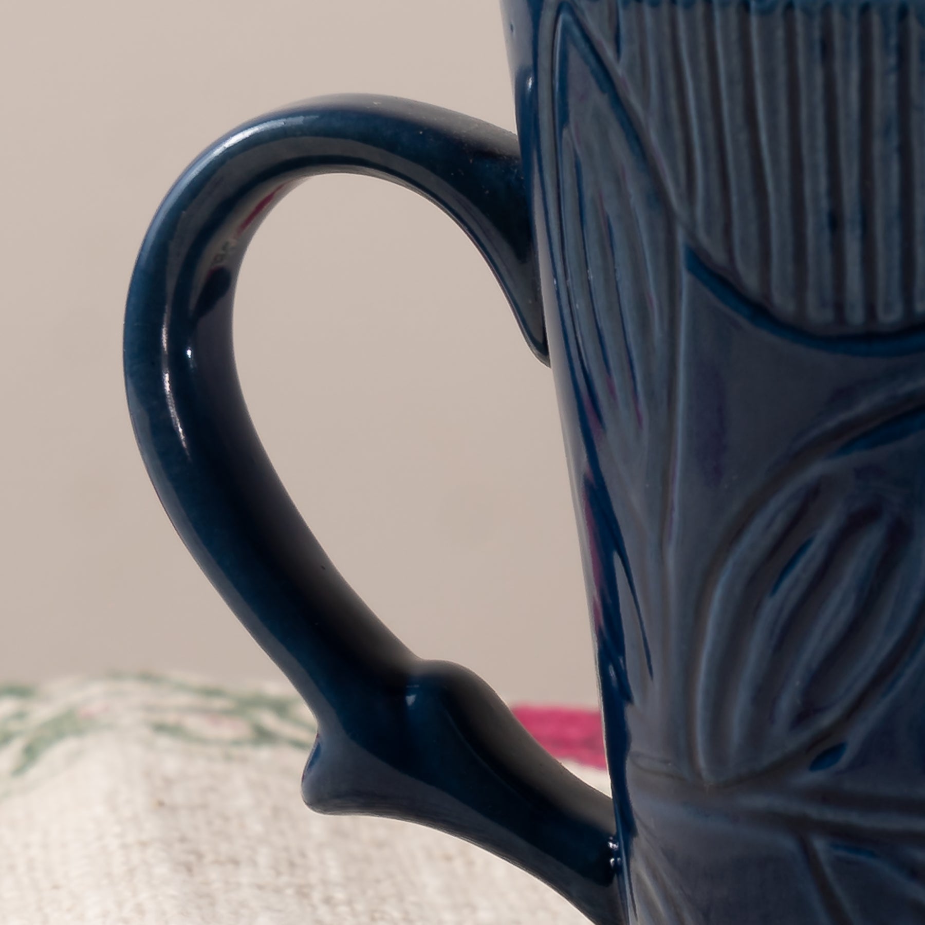 Neela Kopi Mug with Lid