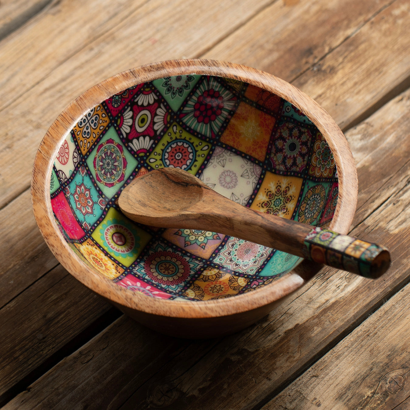 Wooden bowl with spoon (D)